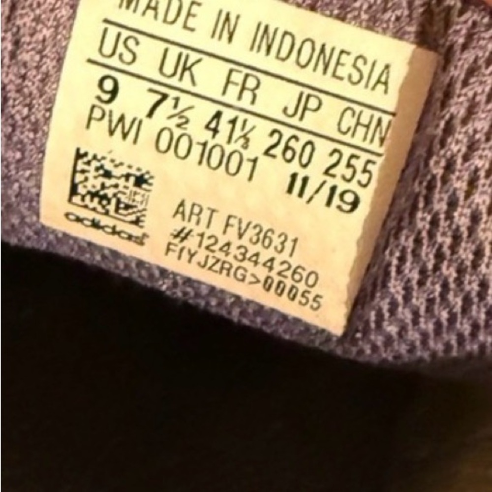 Adidas superstar sneakers size 9 - Picture 6 of 6